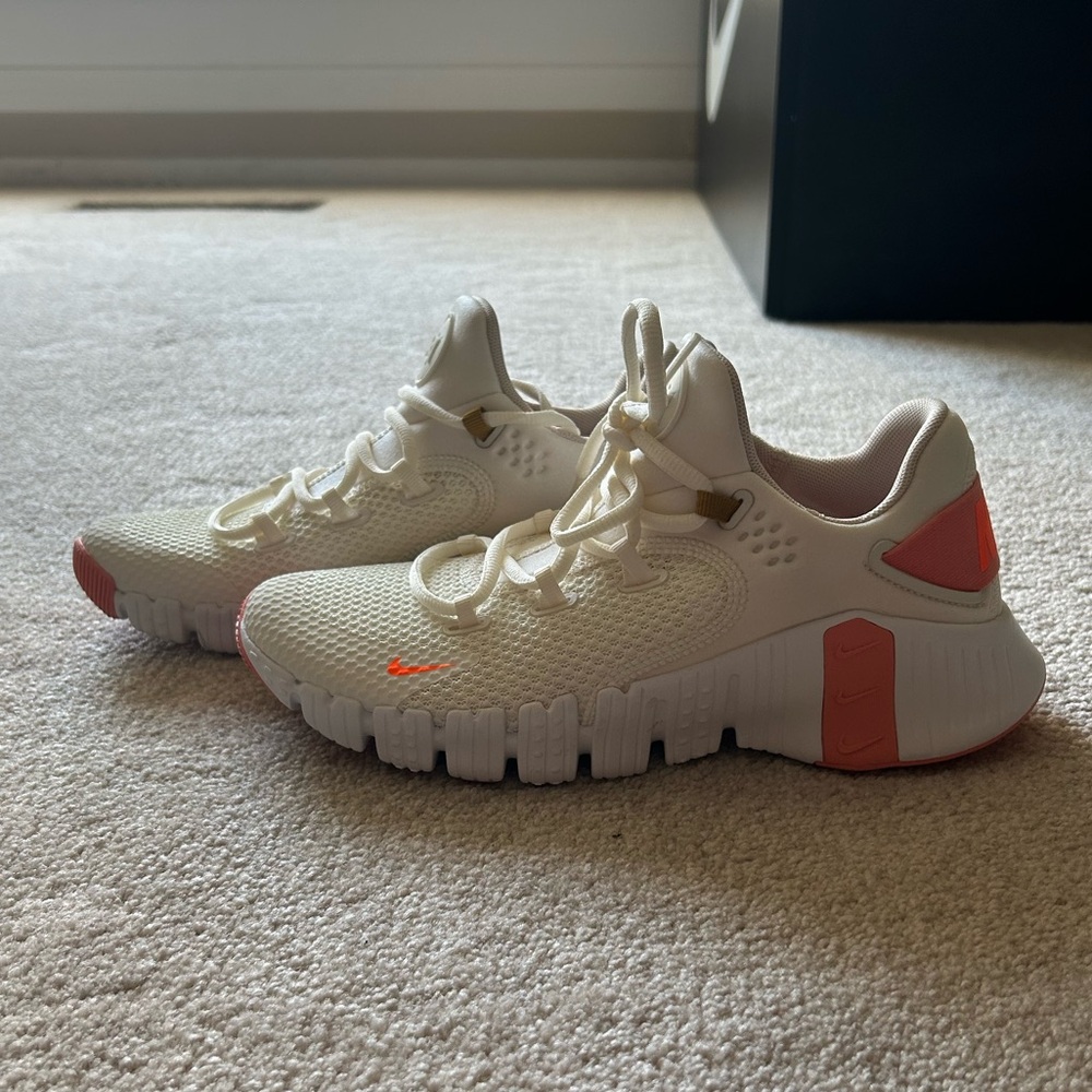 NWOT Women’s Nike Metcon Shoes